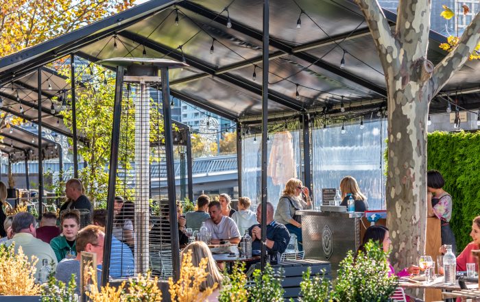 Outdoor al fresco dining restaurants utilise the promenade space along the Yarra river